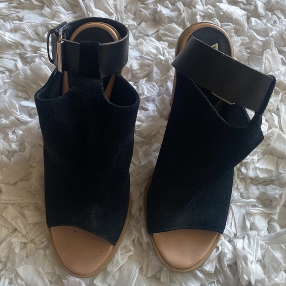 Marc Fisher Vashi Suede Block Heel Sandal 9.5 - Picture 3 of 8